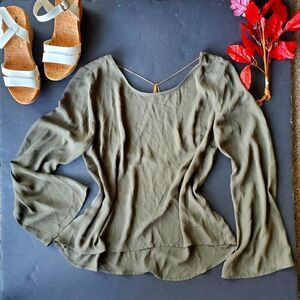 Guitii Green blouse with chain on back